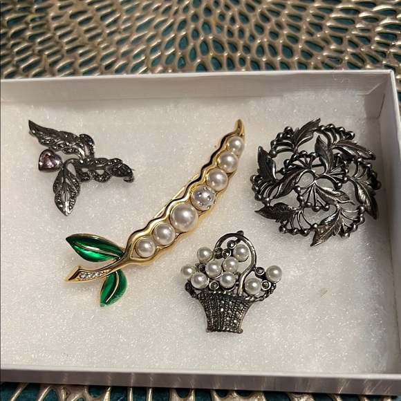 JTV Elegant Pearl, Silver Tone and Green Leaf Brooch Set - Picture 1 of 5